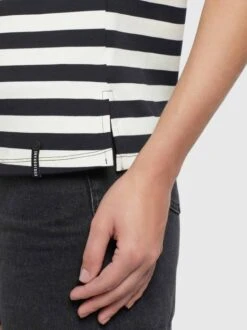 Khujo Damen T-Shirt - LHADSE STRIPES 13 Khujo Damen T-Shirt - LHADSE STRIPES -Khujo Store Damen T Shirt LHADSE STRIPES pdstandard 624973 0001 modeldetail 1